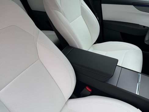 Used 2026 Tesla Model Y Long Range image 16