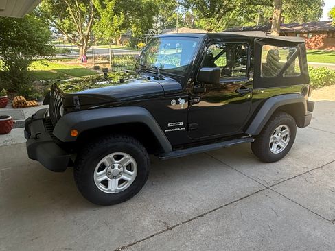 Used 2017 Jeep Wrangler Sport w/ Connectivity Group AWD/4WD image 1