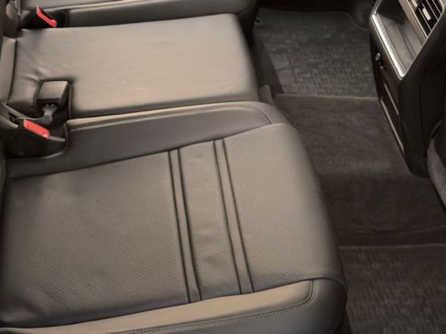 Used 2020 Porsche Cayenne Sport Utility 4D image 18