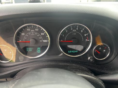 Used 2016 Jeep Wrangler Unlimited Sahara w/ Connectivity Group image 10