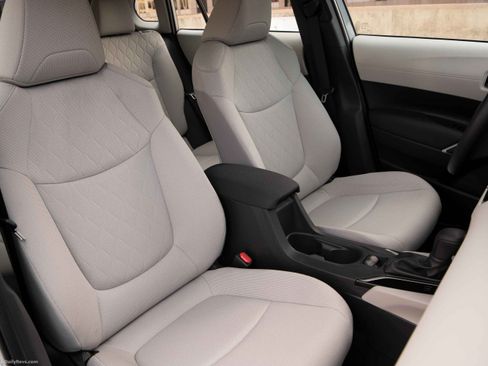 Used 2022 Toyota Corolla Cross L image 8