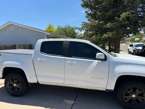 Used 2021 Chevrolet Colorado LT AWD/4WD image 1