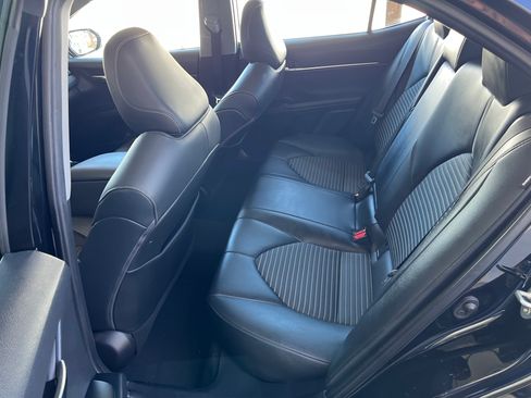 Used 2020 Toyota Camry SE w/ Carpet Mat Package image 17