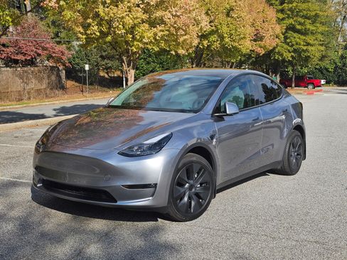 Used 2024 Tesla Model Y Long Range image 1