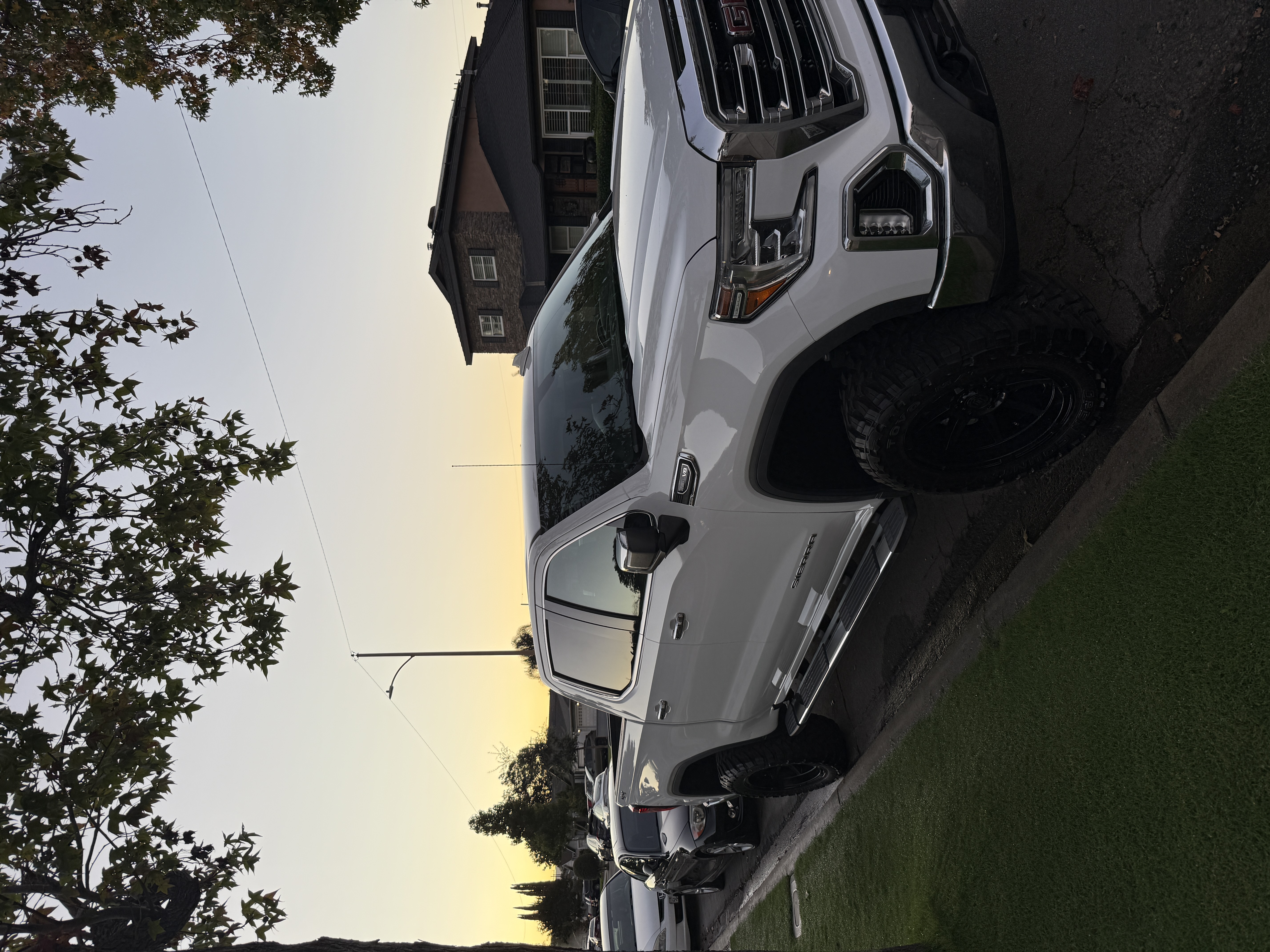 Used 2021 GMC Sierra 1500 SLT w/ SLT Premium Package AWD/4WD image 5