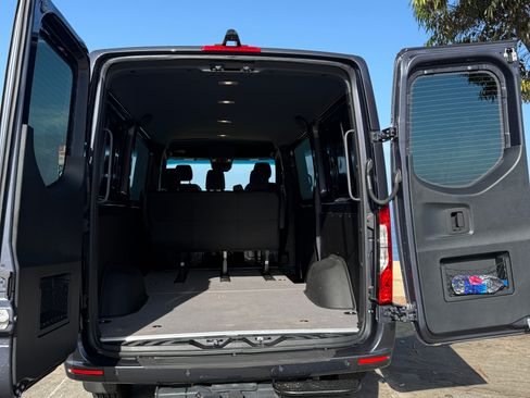Used 2024 Mercedes-Benz Sprinter 2500 image 16