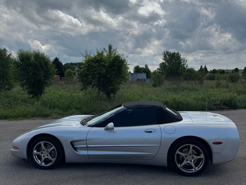 Used 1998 Chevrolet Corvette Convertible w/ Performance Handling Pkg RWD image 11