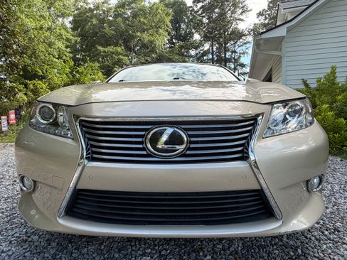 Used 2015 Lexus ES 350 w/ Premium Package FWD image 4