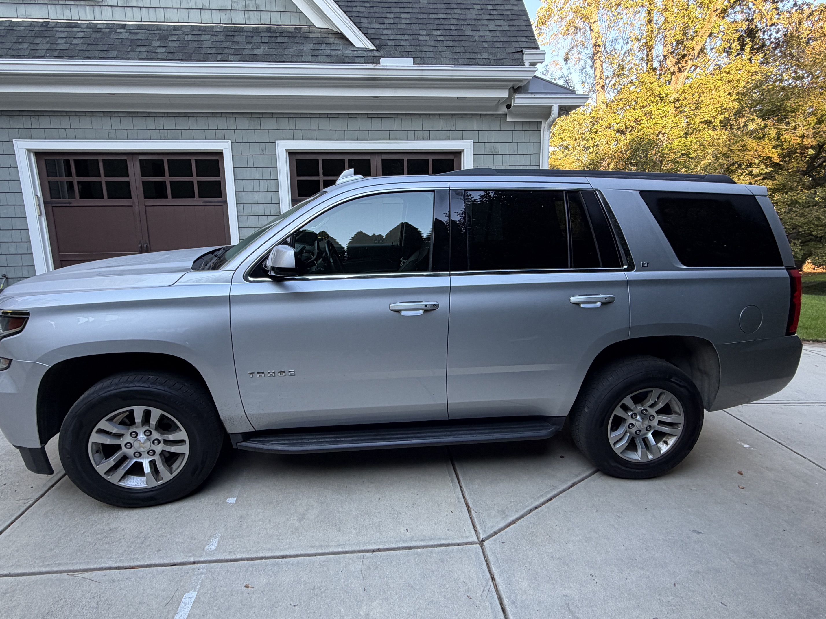 Used 2019 Chevrolet Tahoe LT w/ Luxury Package RWD image 4