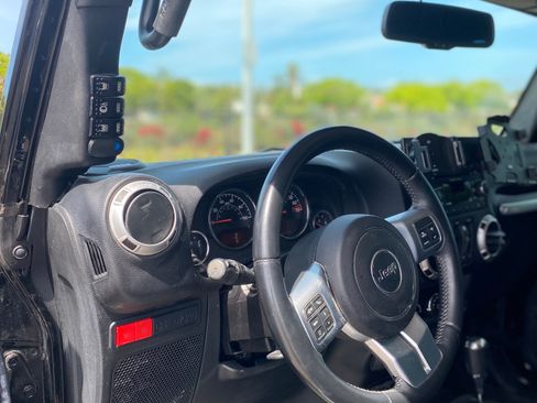 Used 2016 Jeep Wrangler Unlimited Rubicon AWD/4WD image 11