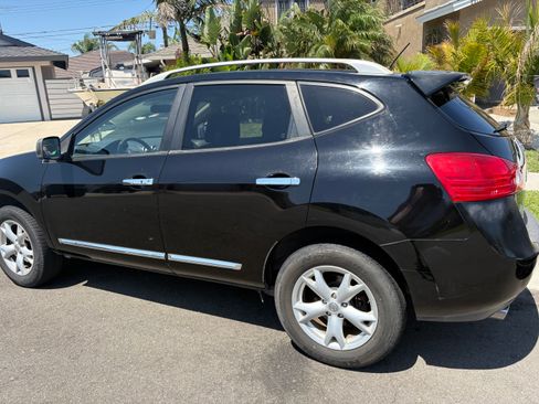 Used 2011 Nissan Rogue SV FWD image 4