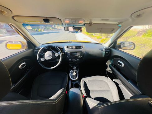 Used 2015 Kia Soul + FWD image 6