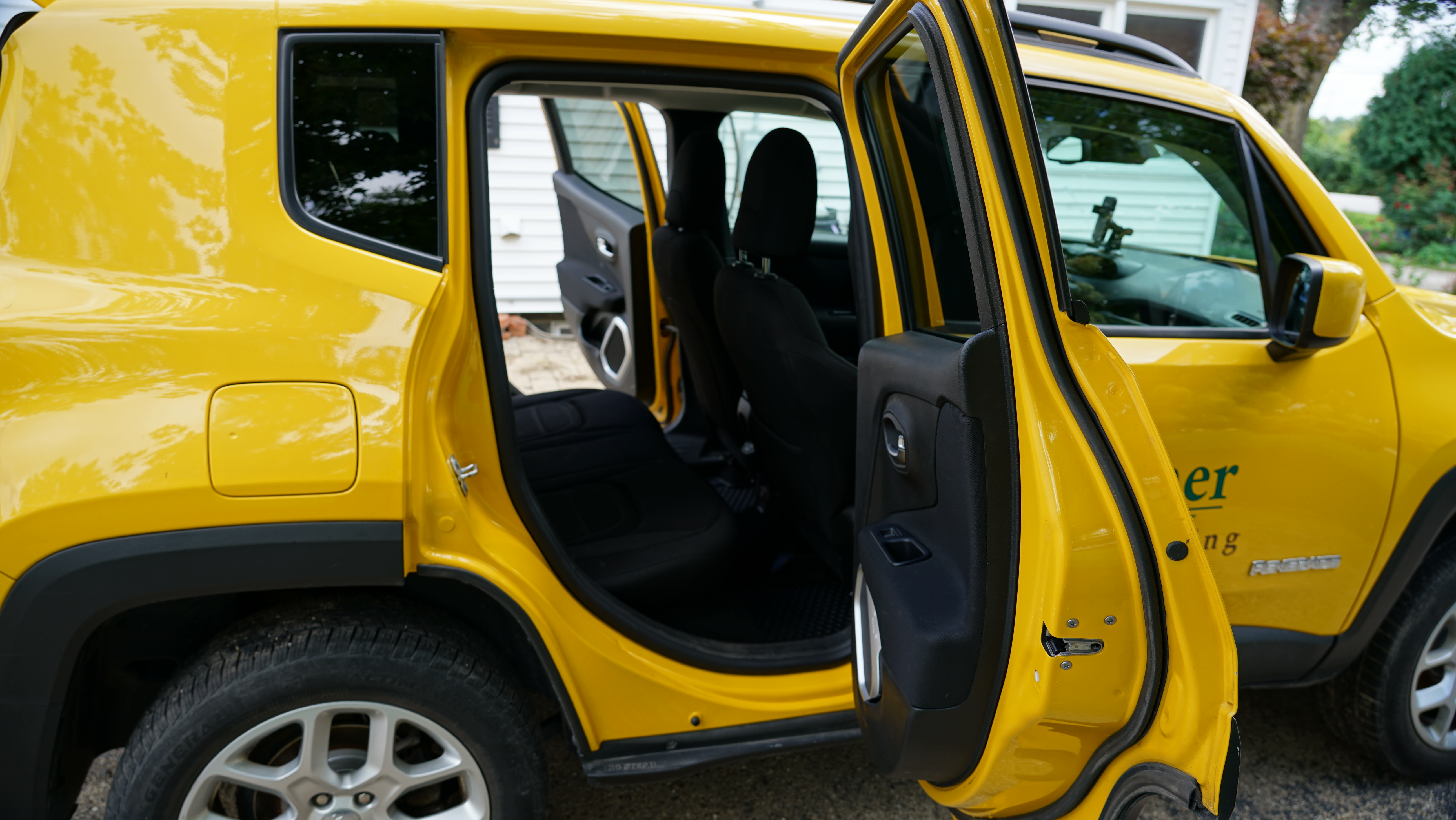Used 2018 Jeep Renegade Latitude w/ Cold Weather Group AWD/4WD image 14