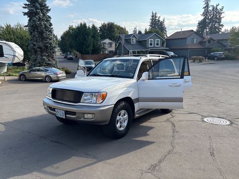 Used 2000 Toyota Land Cruiser image 1