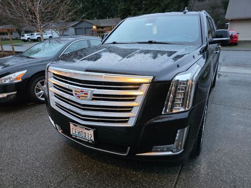 Used 2020 Cadillac Escalade ESV Platinum image 11