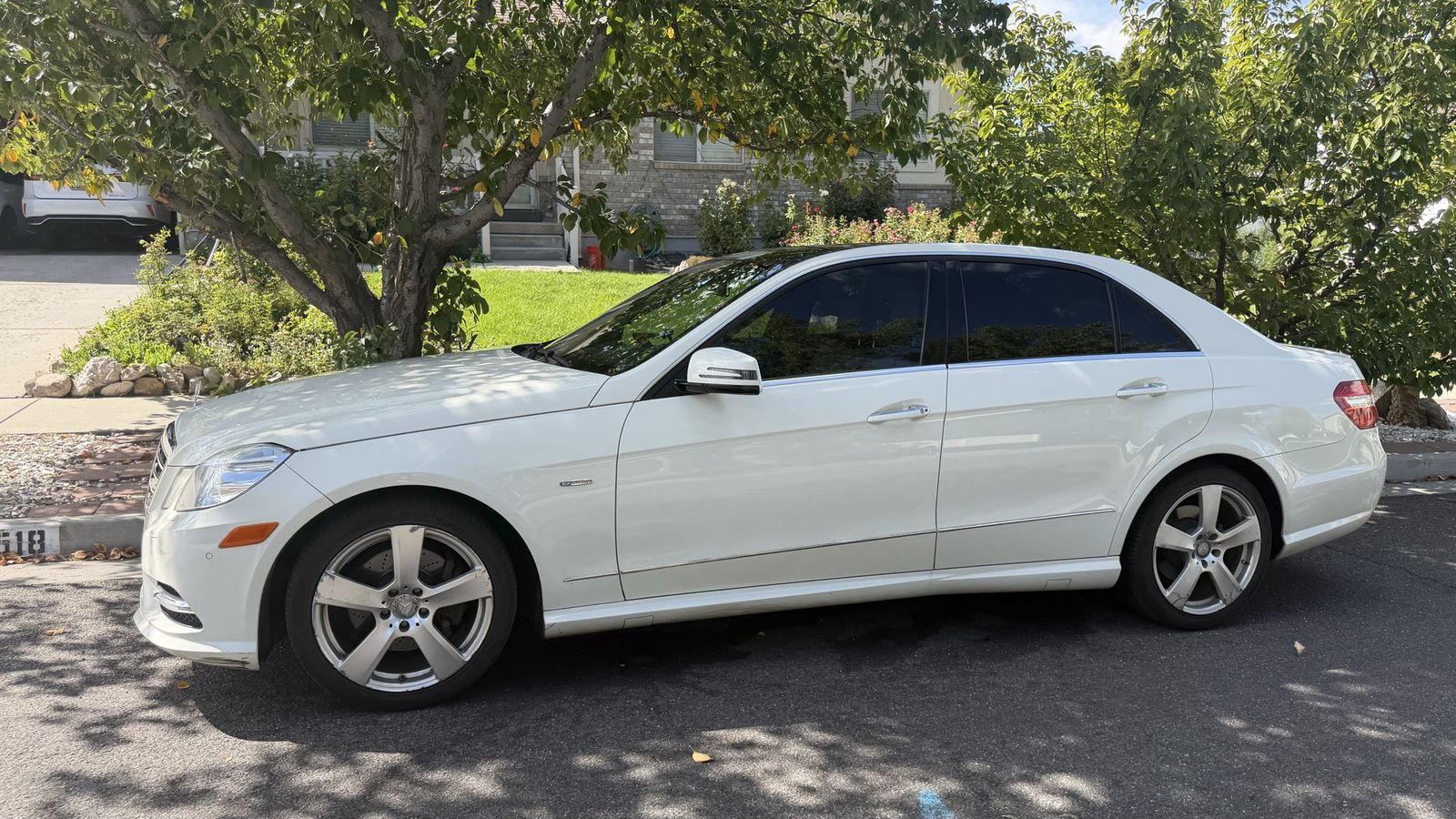 Used 2012 Mercedes-Benz E 350 4MATIC Sedan image 1