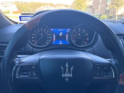 Used 2019 Maserati Levante image 6