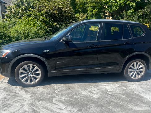 Used 2017 BMW X3 sDrive28i RWD image 2