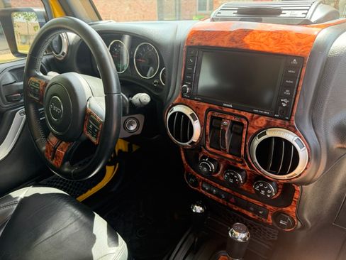 Used 2015 Jeep Wrangler Sahara w/ Dual Top Group AWD/4WD image 6