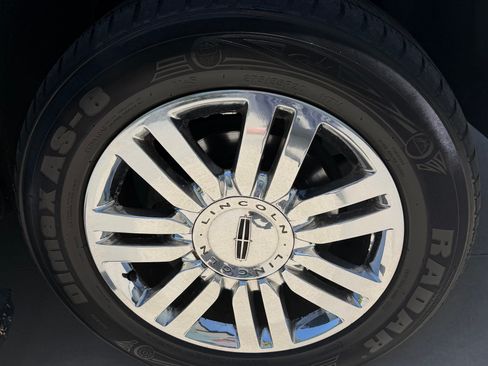 Used 2010 Lincoln Navigator L 4WD image 14