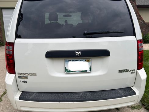 Used 2010 Dodge Grand Caravan SE FWD image 5