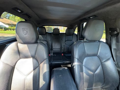 Used 2012 Porsche Cayenne Turbo AWD/4WD image 19