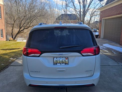 Used 2020 Chrysler Pacifica Limited image 6