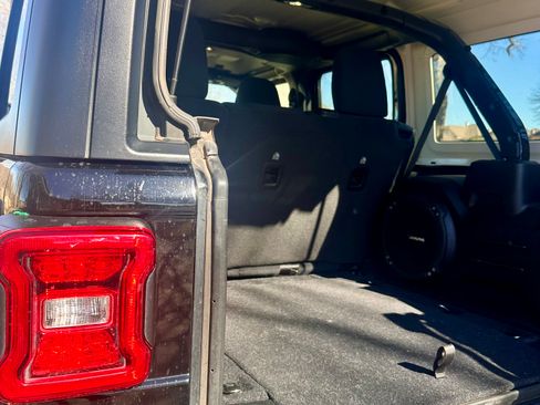 Used 2021 Jeep Wrangler Unlimited Rubicon image 11