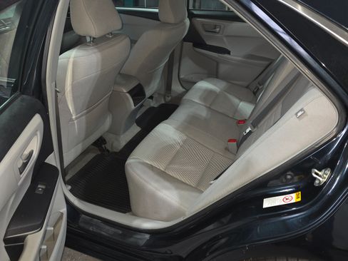 Used 2017 Toyota Camry LE image 4