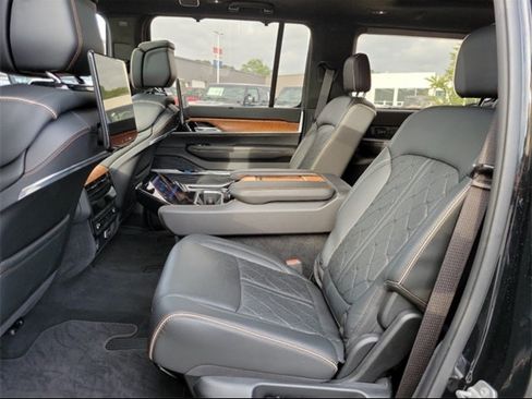 Used 2022 Jeep Grand Wagoneer Series III w/ Rear Seat Video Group 1 image 6