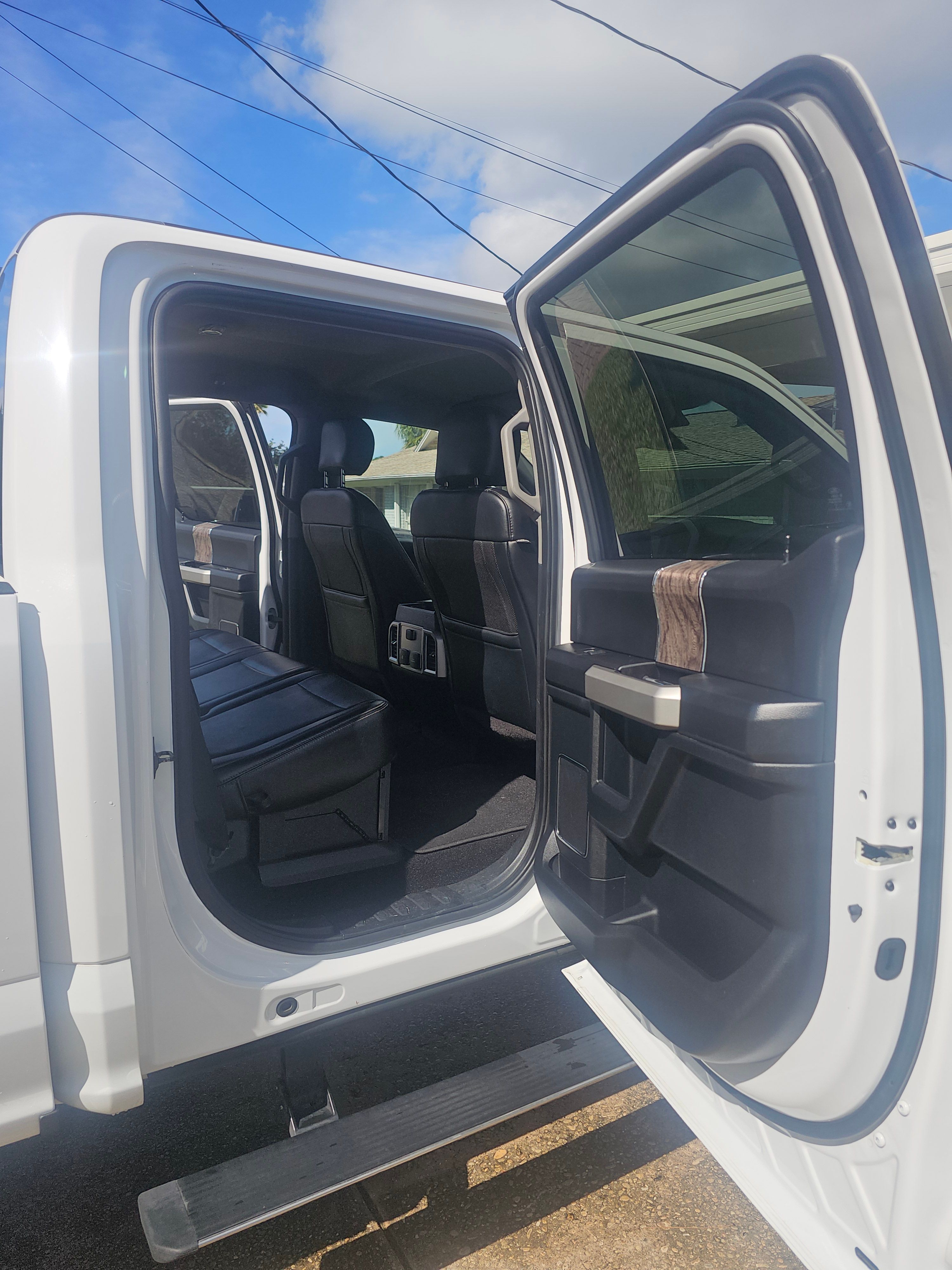 Used 2019 Ford F250 Lariat w/ Lariat Ultimate Package AWD/4WD image 16