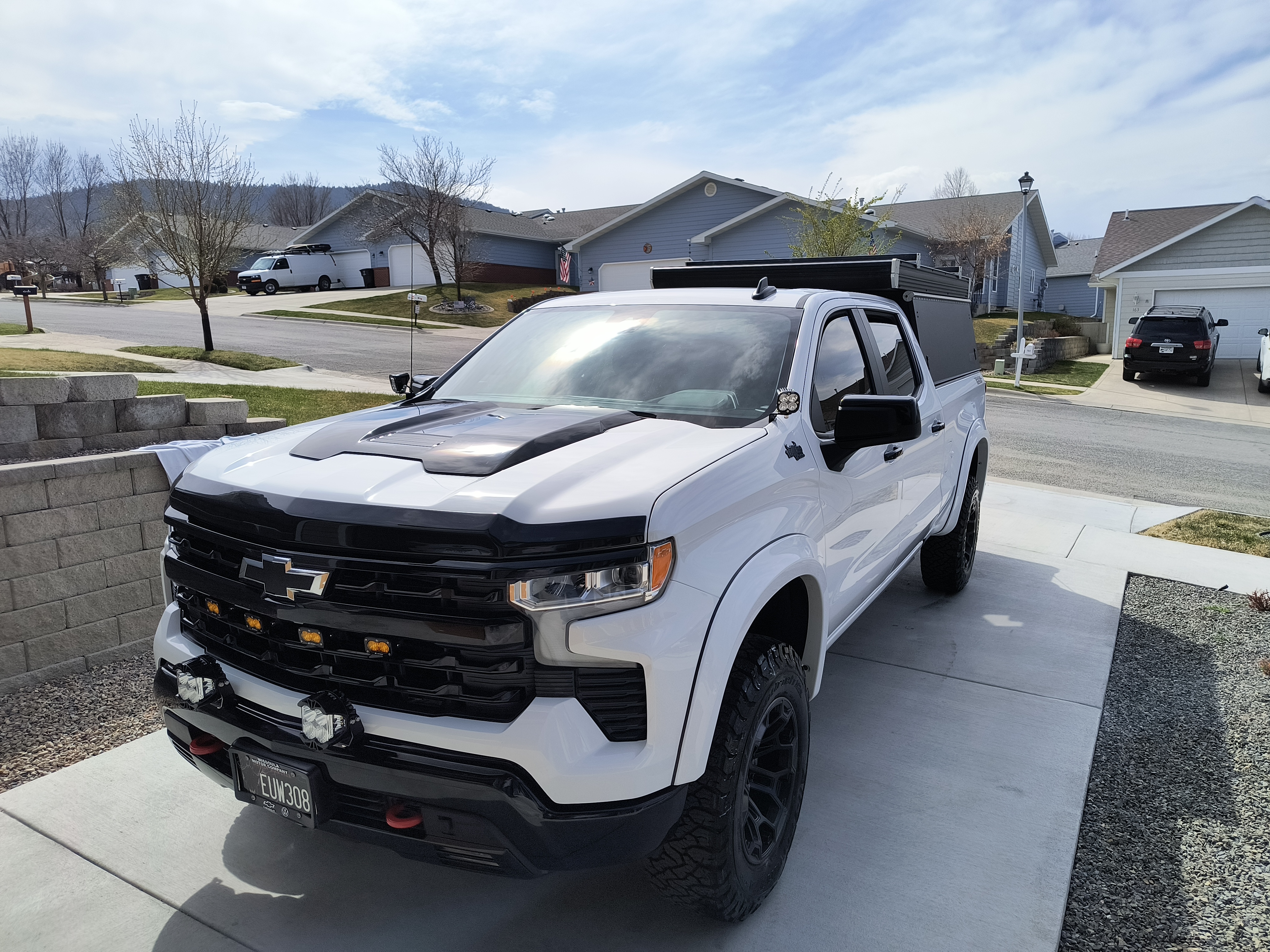 Used 2025 Chevrolet Silverado 1500 LT Trail Boss w/ Convenience Package II AWD/4WD image 1