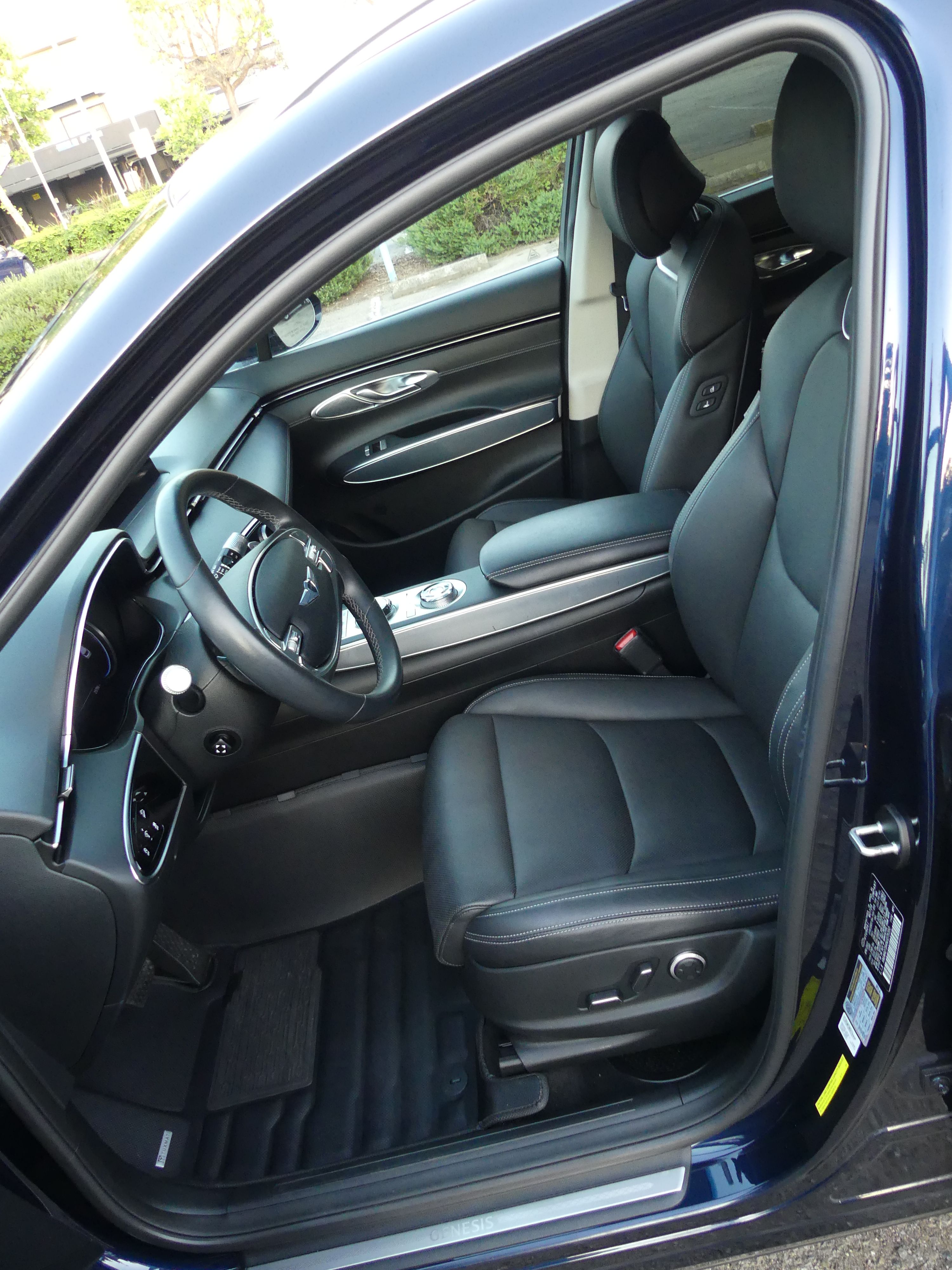 Used 2022 Genesis GV70 2.5T w/ Select Package AWD/4WD image 14
