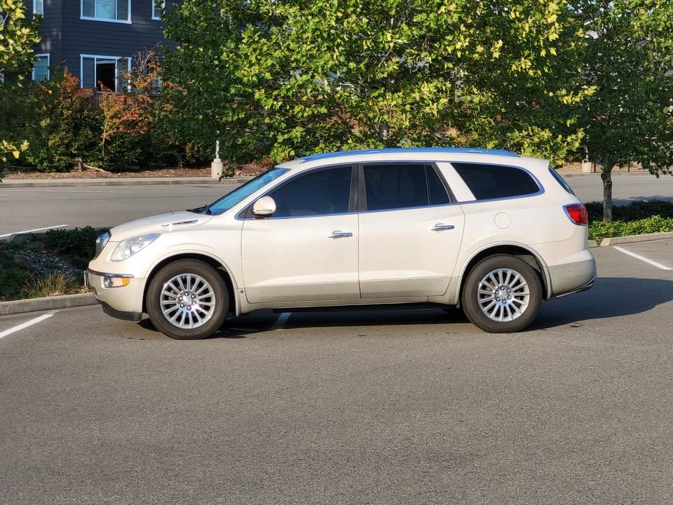 Used 2008 Buick Enclave CXL w/ Entertainment Package #4 AWD/4WD image 2