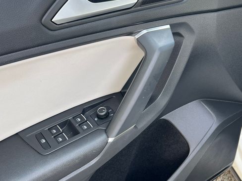 Used 2020 Volkswagen Tiguan SE R-Line image 15