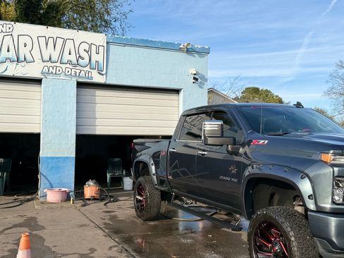 Used 2020 Chevrolet Silverado 2500 LTZ w/ LTZ Premium Package AWD/4WD image 2
