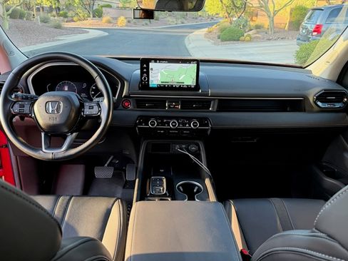 Used 2024 Honda Pilot Touring image 16