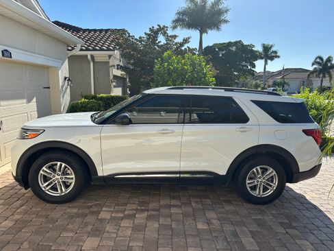 Used 2020 Ford Explorer XLT w/ Equipment Group 202A RWD image 1