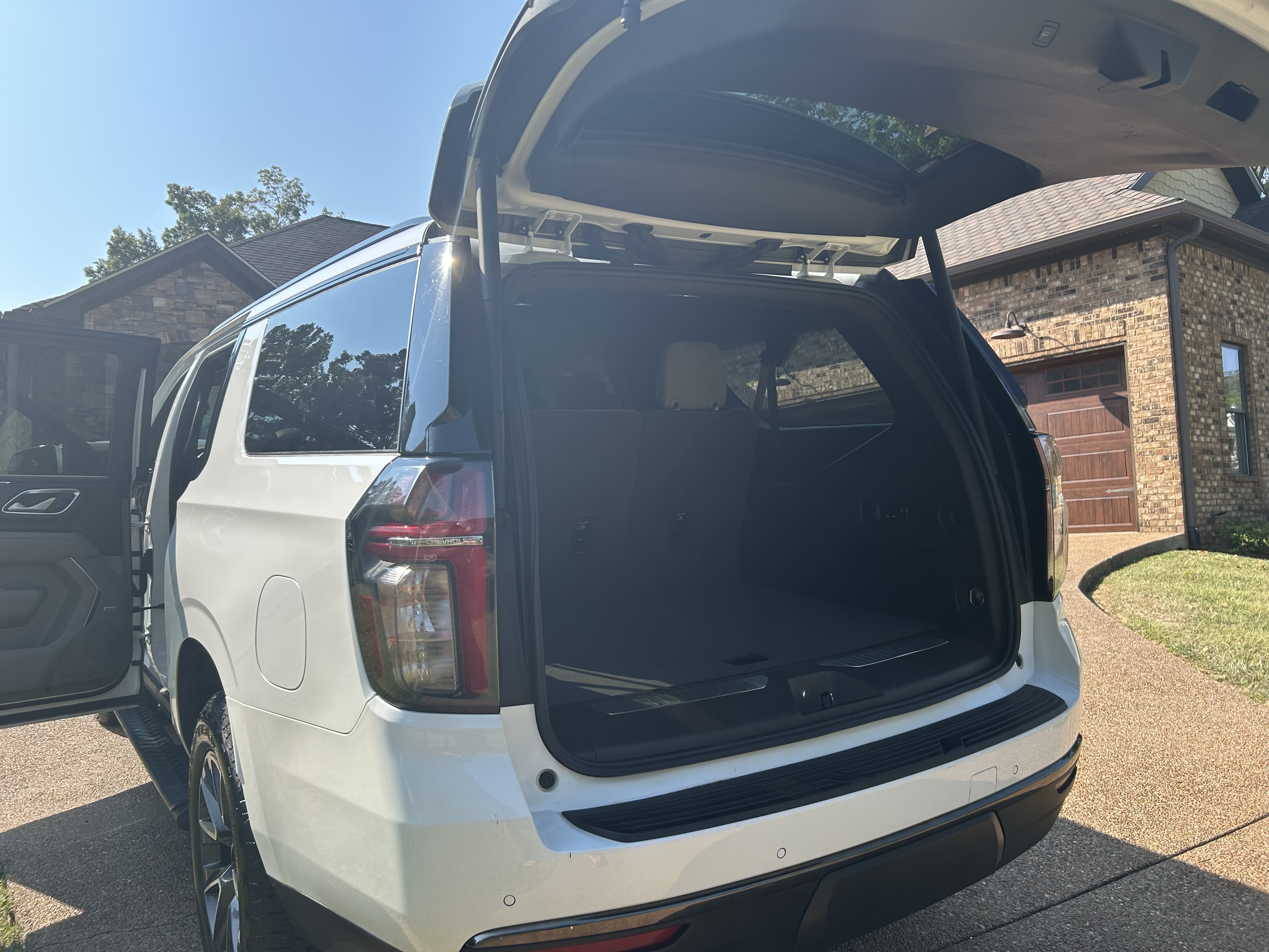 Used 2022 Chevrolet Suburban Z71 w/ Luxury Package AWD/4WD image 19
