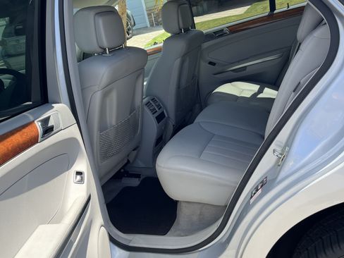 Used 2007 Mercedes-Benz ML 350 ML 350 Sport Utility 4D image 4