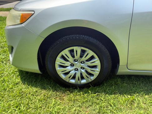 Used 2014 Toyota Camry FWD image 23