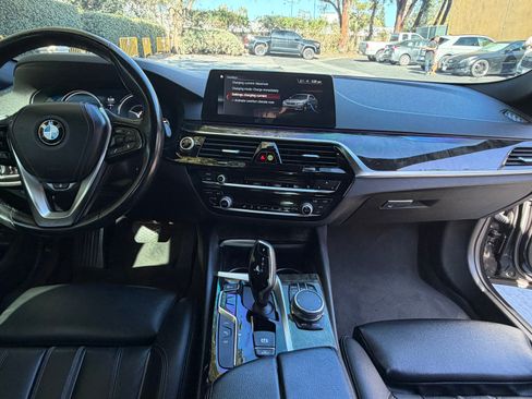 Used 2018 BMW 530e xDrive AWD/4WD image 10
