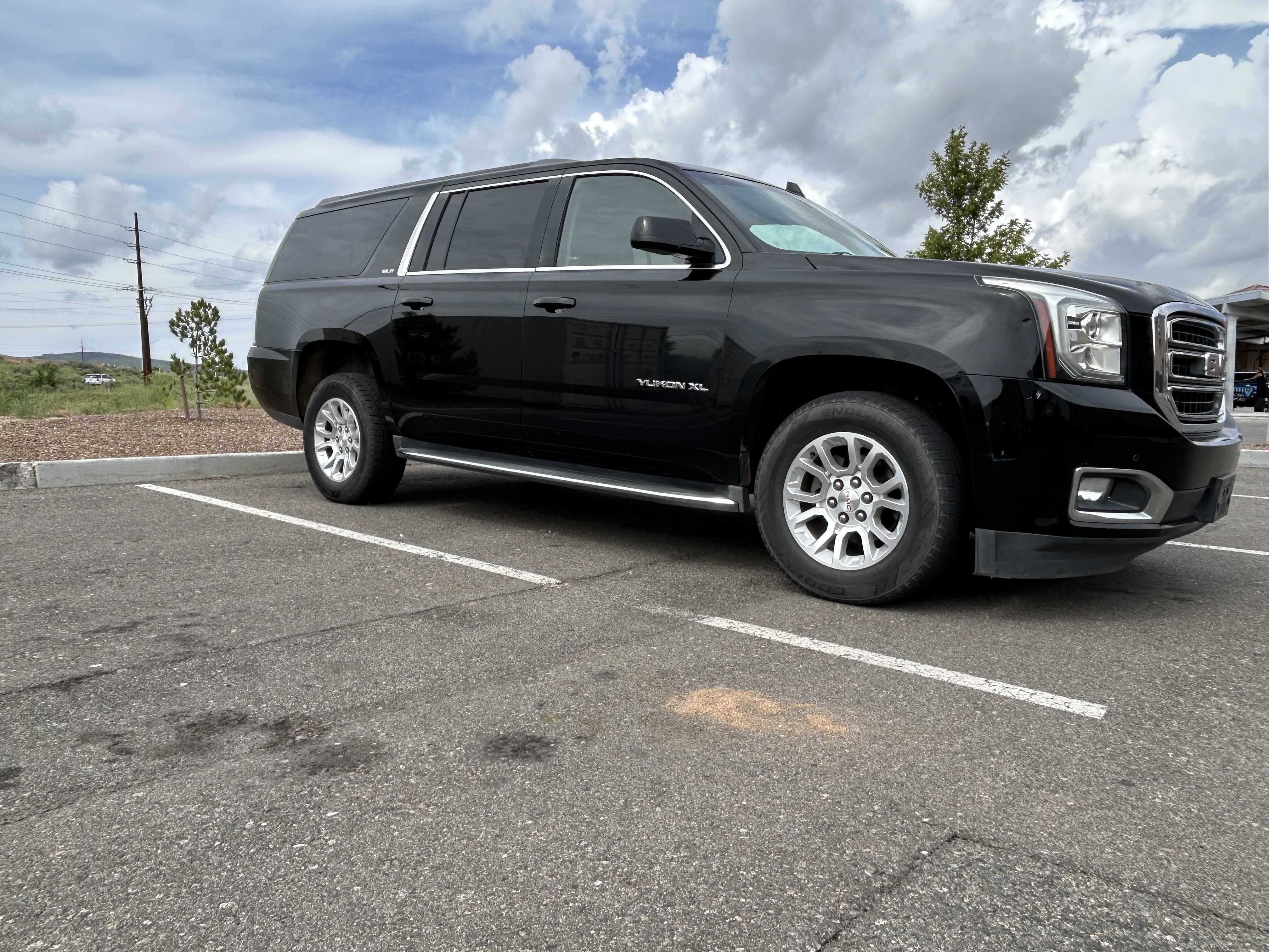 Used 2016 GMC Yukon XL SLE w/ Convenience Package RWD image 2