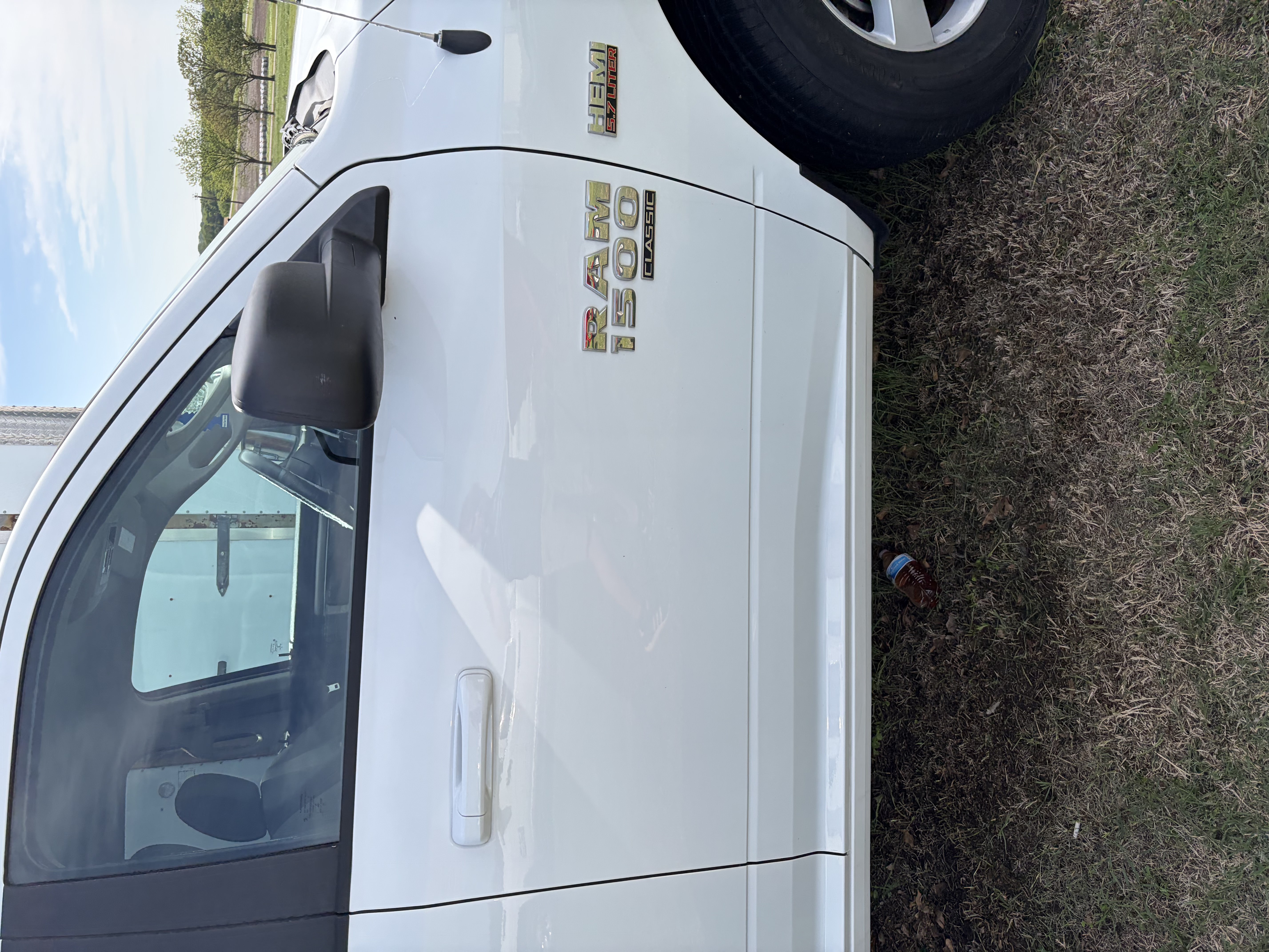 Used 2020 RAM 1500 Classic SLT AWD/4WD image 12