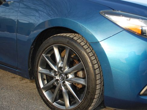 Used 2018 MAZDA MAZDA3 Touring image 14