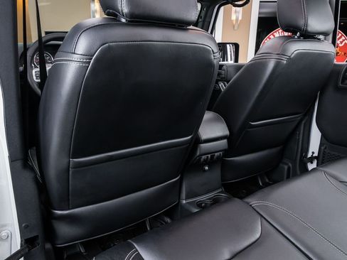 Used 2016 Jeep Wrangler Unlimited Rubicon AWD/4WD image 26