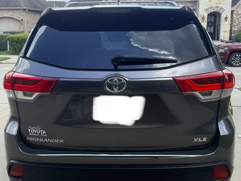 Used 2017 Toyota Highlander XLE FWD image 9