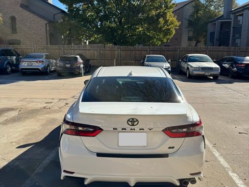 Used 2023 Toyota Camry SE image 10