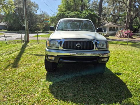 Used 2004 Toyota Tacoma PreRunner image 2