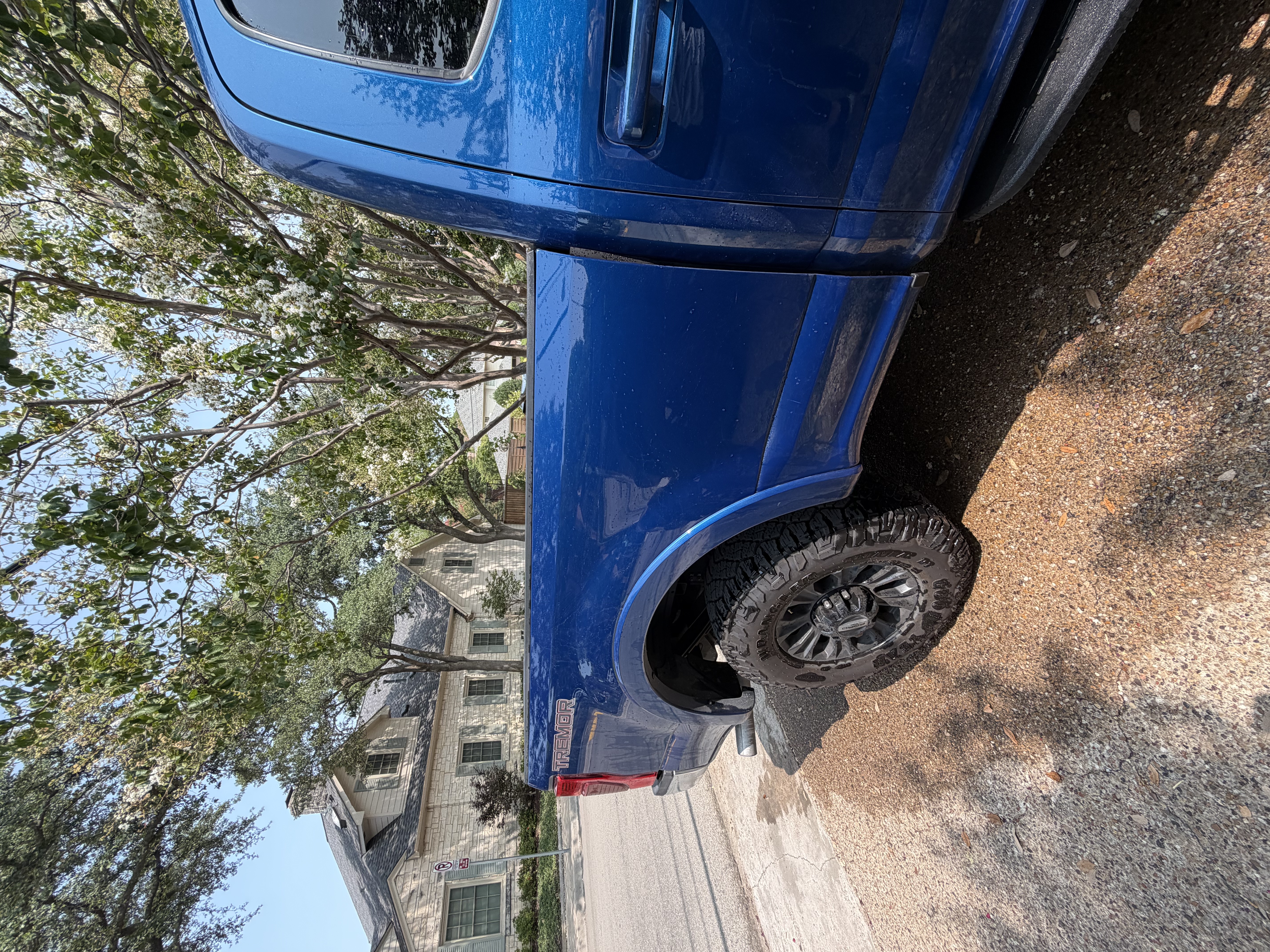 Used 2022 Ford F250 Lariat w/ Tremor Off-Road Package AWD/4WD image 10